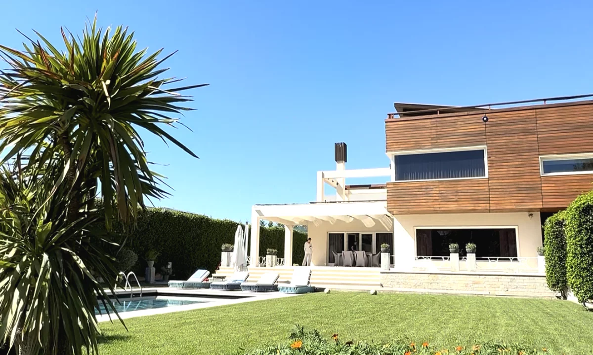 Shtepi me qera Vila Luksoze ne Tirane, 5+1, Mobilimi E mobiluar, Pagesa 13,000  Euro.