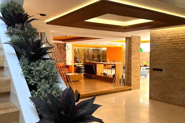 Shtepi me qera Vila Luksoze ne Tirane, 5+1, Mobilimi E mobiluar, Pagesa 13,000  Euro.