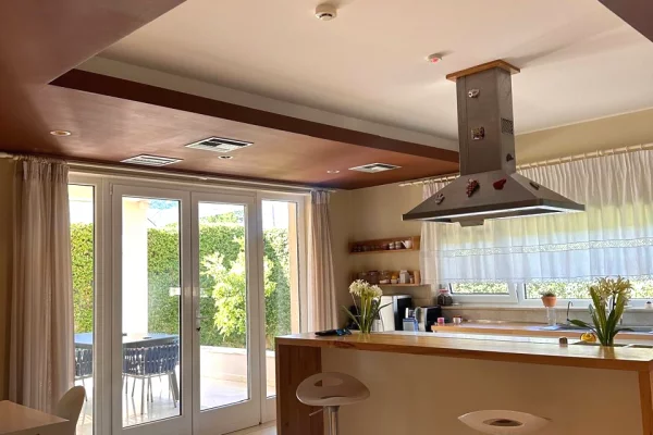 Shtepi me qera Vila Luksoze ne Tirane, 5+1, Mobilimi E mobiluar, Pagesa 13,000  Euro.