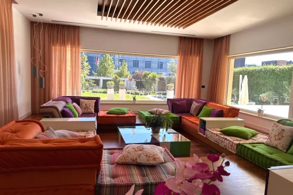 Shtepi me qera Vila Luksoze ne Tirane, 5+1, Mobilimi E mobiluar, Pagesa 13,000  Euro.