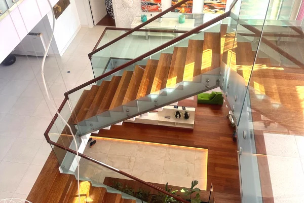 Shtepi me qera Vila Luksoze ne Tirane, 5+1, Mobilimi E mobiluar, Pagesa 13,000  Euro.