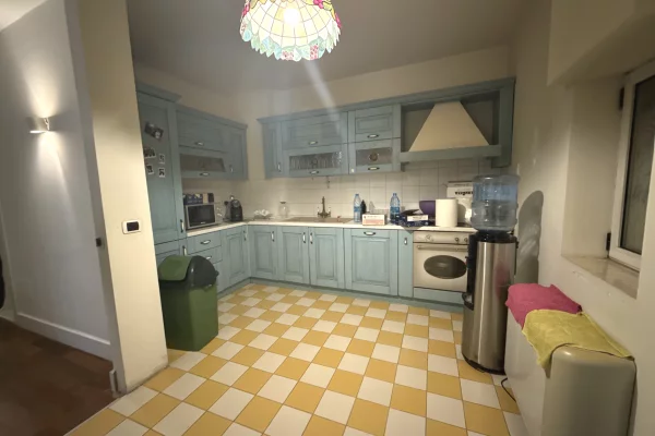 Shtepi ne shitje Apartament ne Tirane, 3+1, Mobilimi Bosh, pa mobiluar, Pagesa 470,000  Euro.