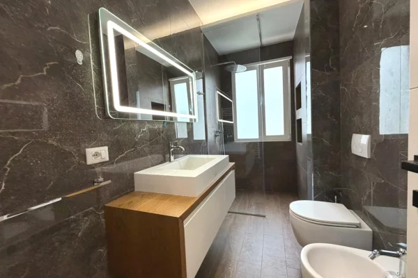 Shtepi me qera Apartament ne Tirane, 3+1, Mobilimi E mobiluar, Pagesa 1,050  Euro.