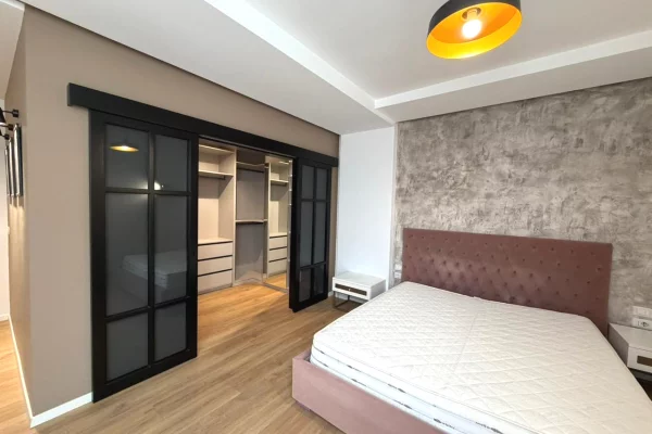 Shtepi me qera Apartament ne Tirane, 3+1, Mobilimi E mobiluar, Pagesa 1,050  Euro.
