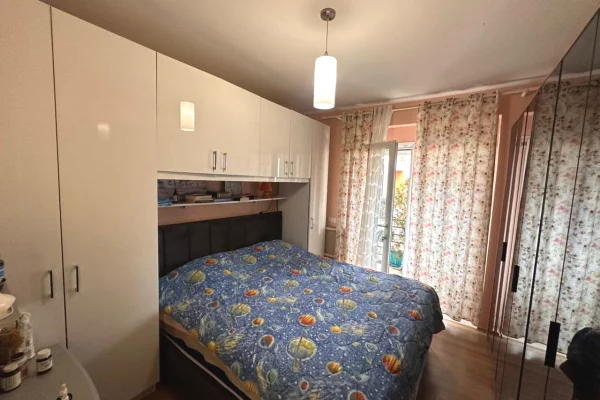 Shtepi ne shitje Apartament ne Tirane, 2+1, Mobilimi E mobiluar, Pagesa 155,000  Euro.