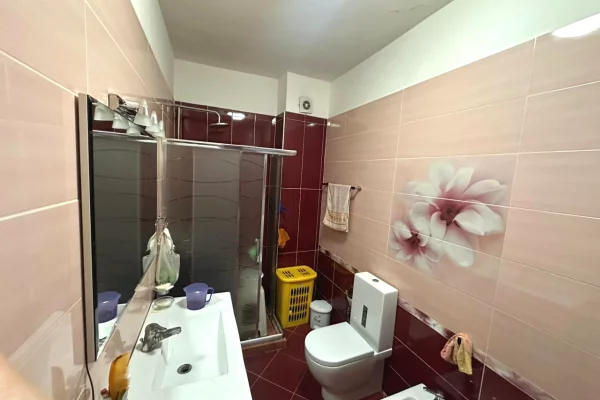 Shtepi ne shitje Apartament ne Tirane, 2+1, Mobilimi E mobiluar, Pagesa 155,000  Euro.