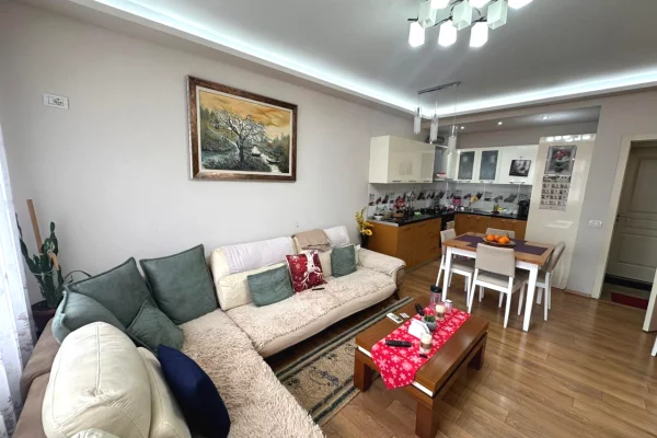 Shtepi ne shitje Apartament ne Tirane, 2+1, Mobilimi E mobiluar, Pagesa 155,000  Euro.