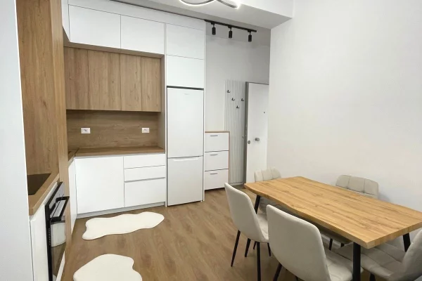 Shtepi me qera Apartament ne Tirane, 2+1, Mobilimi E mobiluar, Pagesa 55,000  Leke.