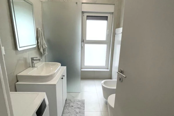 Shtepi me qera Apartament ne Tirane, 2+1, Mobilimi E mobiluar, Pagesa 55,000  Leke.