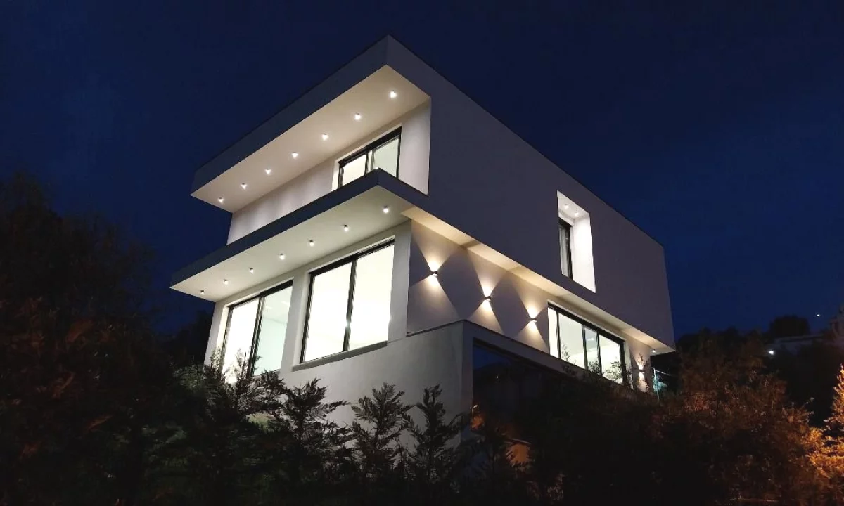 Shtepi me qera Vila Luksoze ne Tirane, 4+1, Mobilimi E mobiluar, Pagesa 3,500  Euro.