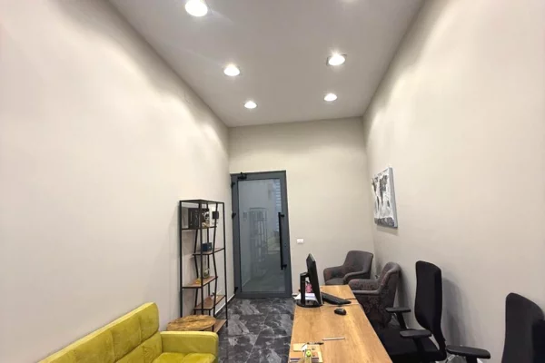 Ambient biznesi me qera 3+1 ne Tirane - 40,000 Leke