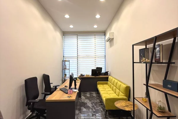 Ambient biznesi me qera 3+1 ne Tirane - 40,000 Leke