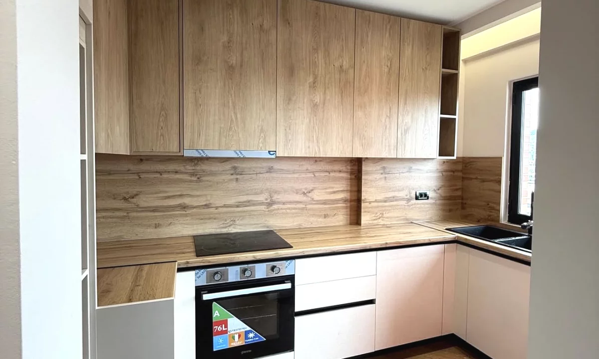 Shtepi ne shitje Apartament ne Tirane, 2+1, Mobilimi E mobiluar, Pagesa 25,000,000  Leke.