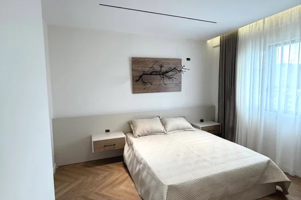Shtepi ne shitje Apartament ne Tirane, 2+1, Mobilimi E mobiluar, Pagesa 25,000,000  Leke.