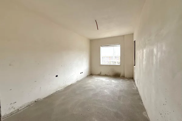 Shtepi ne shitje Apartament ne Tirane, 3+1, Mobilimi Bosh, pa mobiluar, Pagesa 1,408,000  Euro.