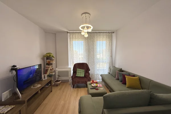 Shitet apartament 2+1+2
