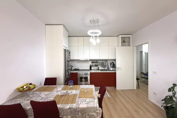 Shtepi ne shitje Apartament ne Tirane, 2+1, Mobilimi E mobiluar, Pagesa 192,000  Euro.