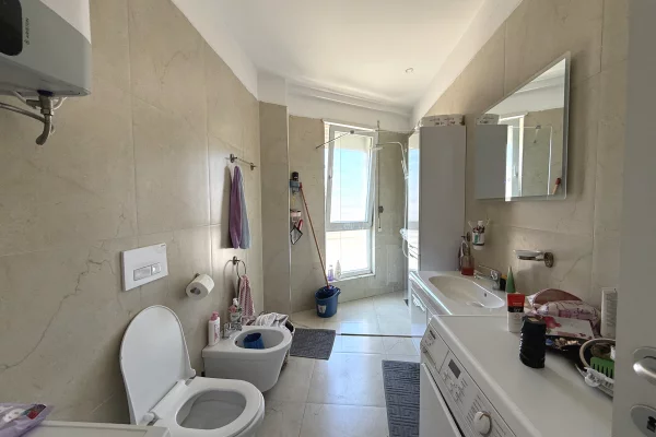 Shtepi ne shitje Apartament ne Tirane, 2+1, Mobilimi E mobiluar, Pagesa 192,000  Euro.