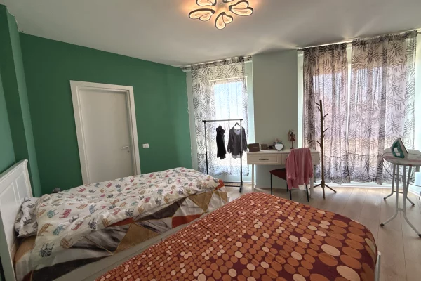 Shtepi ne shitje Apartament ne Tirane, 2+1, Mobilimi E mobiluar, Pagesa 192,000  Euro.
