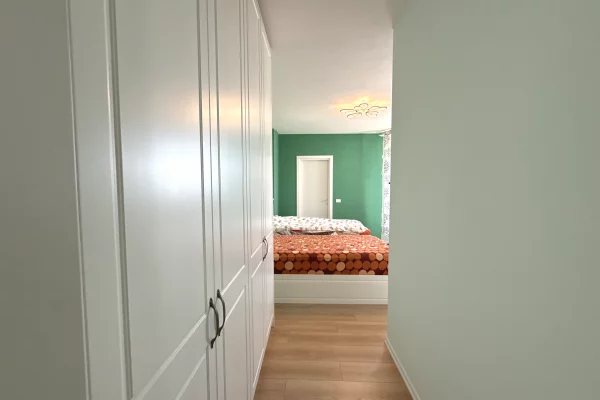 Shtepi ne shitje Apartament ne Tirane, 2+1, Mobilimi E mobiluar, Pagesa 192,000  Euro.