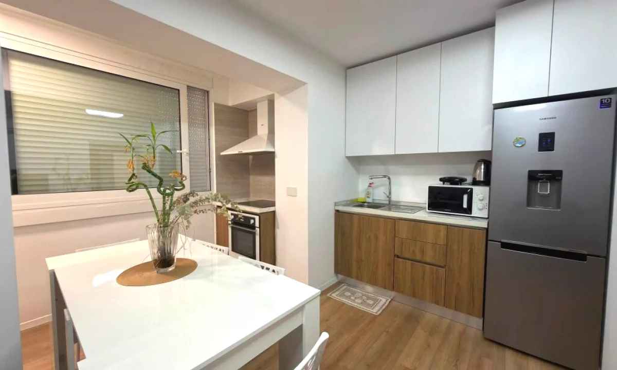 Shtepi me qera Apartament ne Tirane, 3+1, Mobilimi E mobiluar, Pagesa 750  Euro.