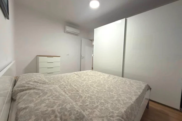 Shtepi me qera Apartament ne Tirane, 3+1, Mobilimi E mobiluar, Pagesa 750  Euro.