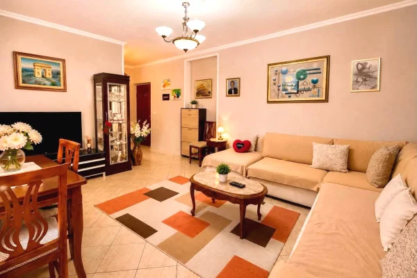 Shtepi me qera Apartament ne Tirane, 2+1, Mobilimi E mobiluar, Pagesa 199,000  Euro.