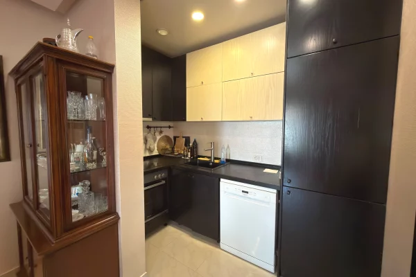 Shtepi me qera Apartament ne Tirane, 3+1, Mobilimi E mobiluar, Pagesa 950  Euro.