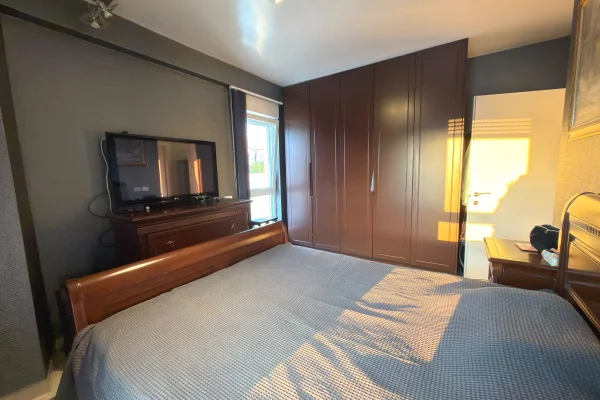 Shtepi me qera Apartament ne Tirane, 3+1, Mobilimi E mobiluar, Pagesa 950  Euro.