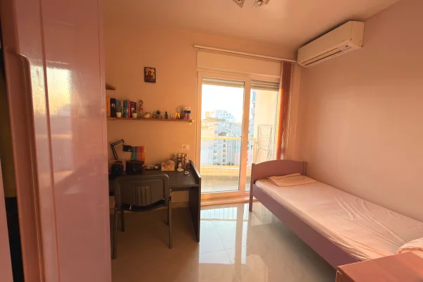Shtepi me qera Apartament ne Tirane, 3+1, Mobilimi E mobiluar, Pagesa 950  Euro.