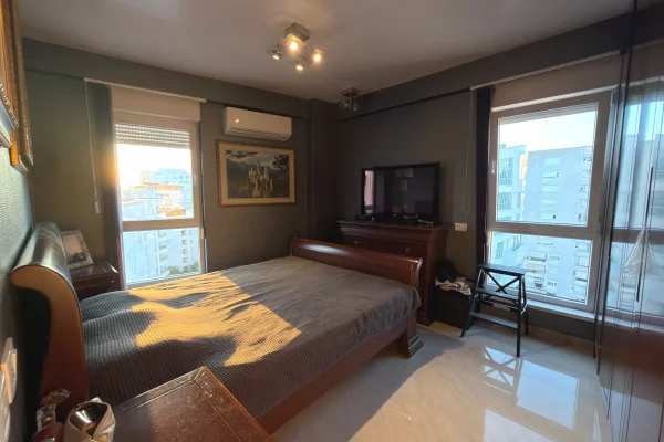 Shtepi me qera Apartament ne Tirane, 3+1, Mobilimi E mobiluar, Pagesa 950  Euro.