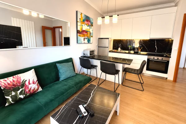 Shtepi me qera 2+1 ne Tirane - 73,000 Leke