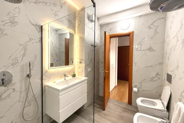 Shtepi me qera Apartament ne Tirane, 2+1, Mobilimi E mobiluar, Pagesa 73,000  Leke.