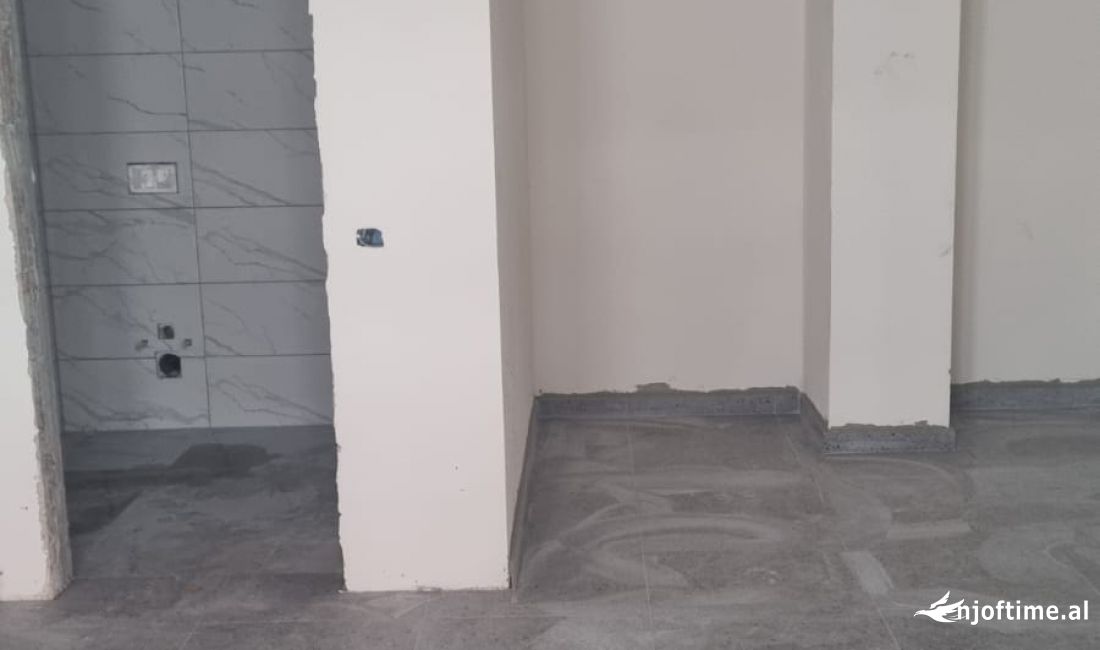 Dyqan ne Shitje Univers City Tirane