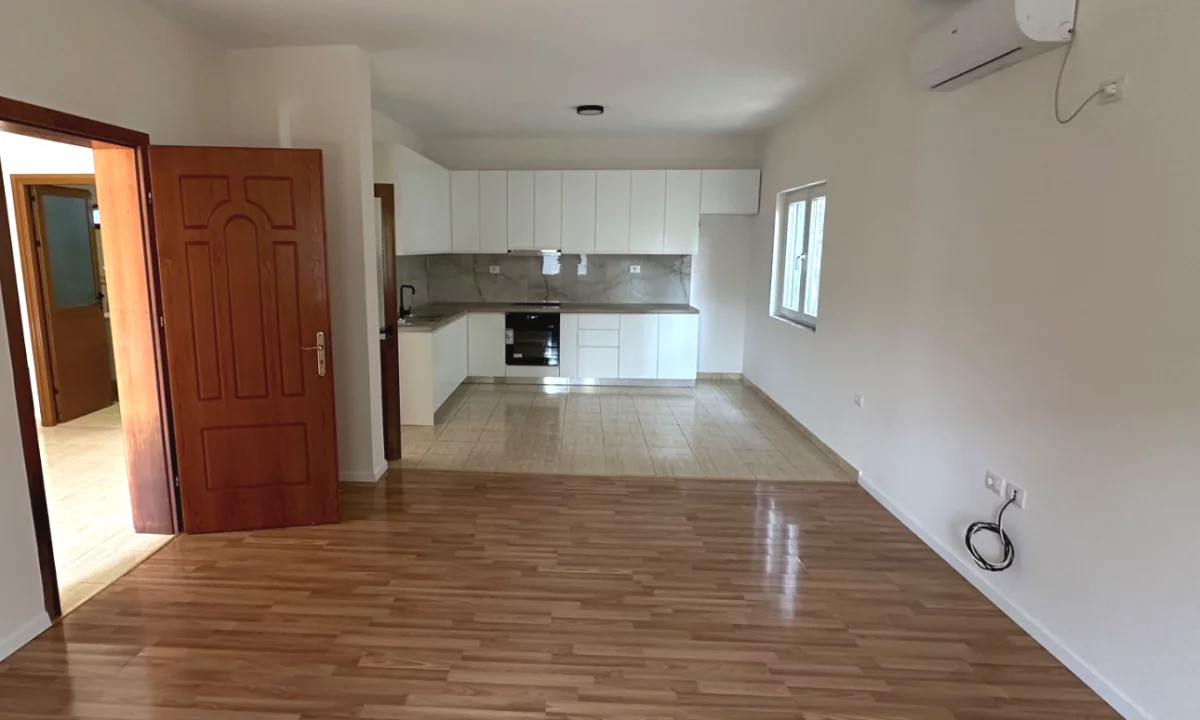 House for Rent Private house in Tirana, 2+1, Furniture Emty, Payment 50,000  Leke.
