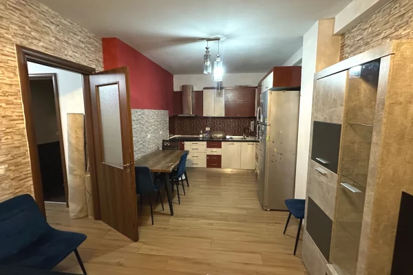 Shtepi me qera Apartament ne Tirane, 2+1, Mobilimi E mobiluar, Pagesa 50,000  Leke.