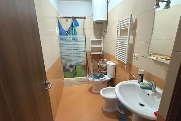 Shtepi me qera Apartament ne Tirane, 2+1, Mobilimi E mobiluar, Pagesa 50,000  Leke.