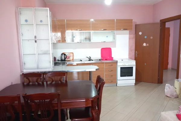 Shtepi me qera Apartament ne Tirane, 1+1, Mobilimi E mobiluar, Pagesa 35,000  Leke.