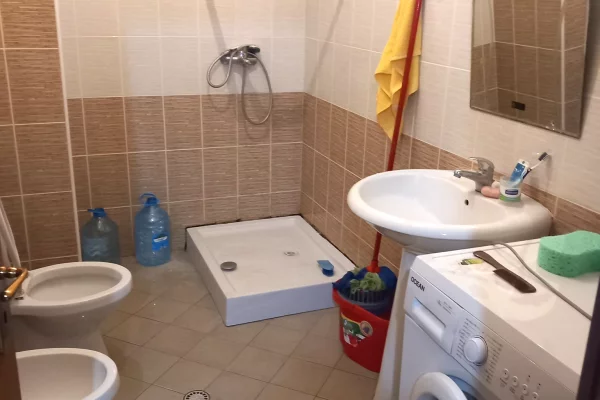 Shtepi me qera Apartament ne Tirane, 1+1, Mobilimi E mobiluar, Pagesa 35,000  Leke.