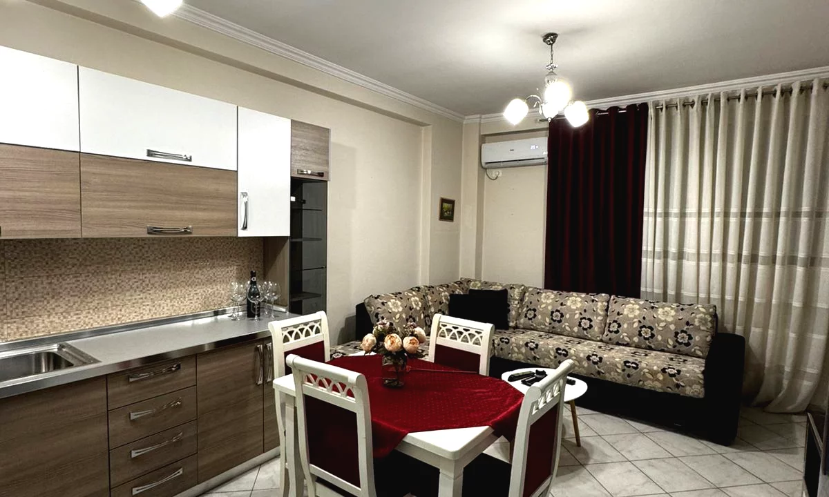 Shtepi me qera Apartament ne Tirane, 1+1, Mobilimi E mobiluar, Pagesa 40,000  Leke.