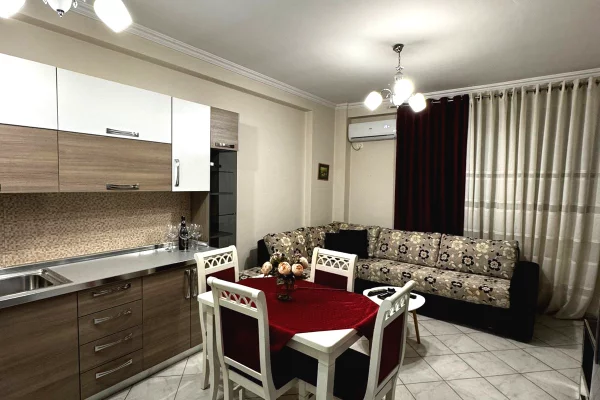 Shtepi me qera 1+1 ne Tirane - 40,000 Leke