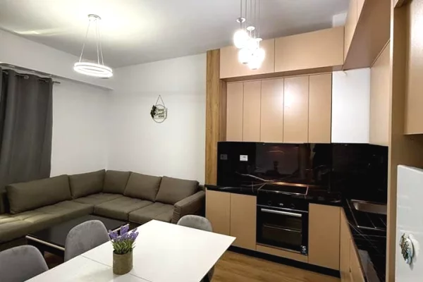 Shtepi me qera 2+1 ne Tirane - 50,000 Leke