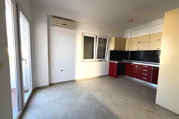 Shtepi me qera 2+1 ne Tirane - 55,000 Leke