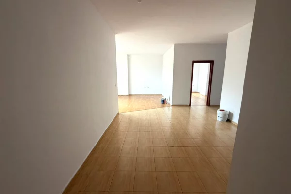 House for Sale Apartment in Tirana, 3+1, Furniture Emty, Payment 174,000  Euro.