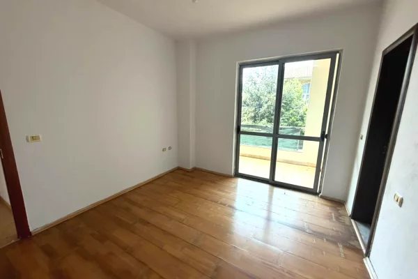 House for Sale Apartment in Tirana, 3+1, Furniture Emty, Payment 174,000  Euro.