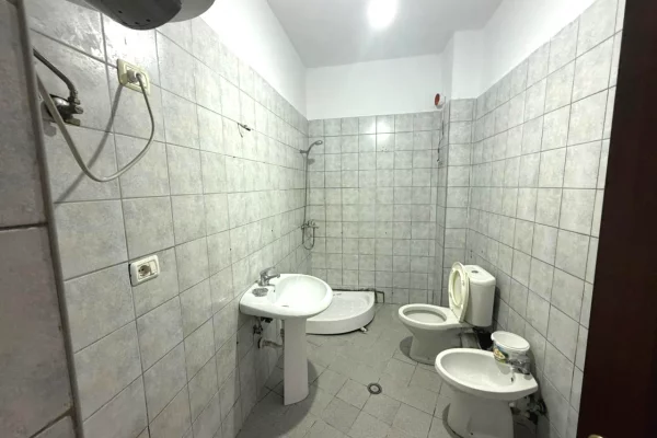House for Sale Apartment in Tirana, 3+1, Furniture Emty, Payment 174,000  Euro.