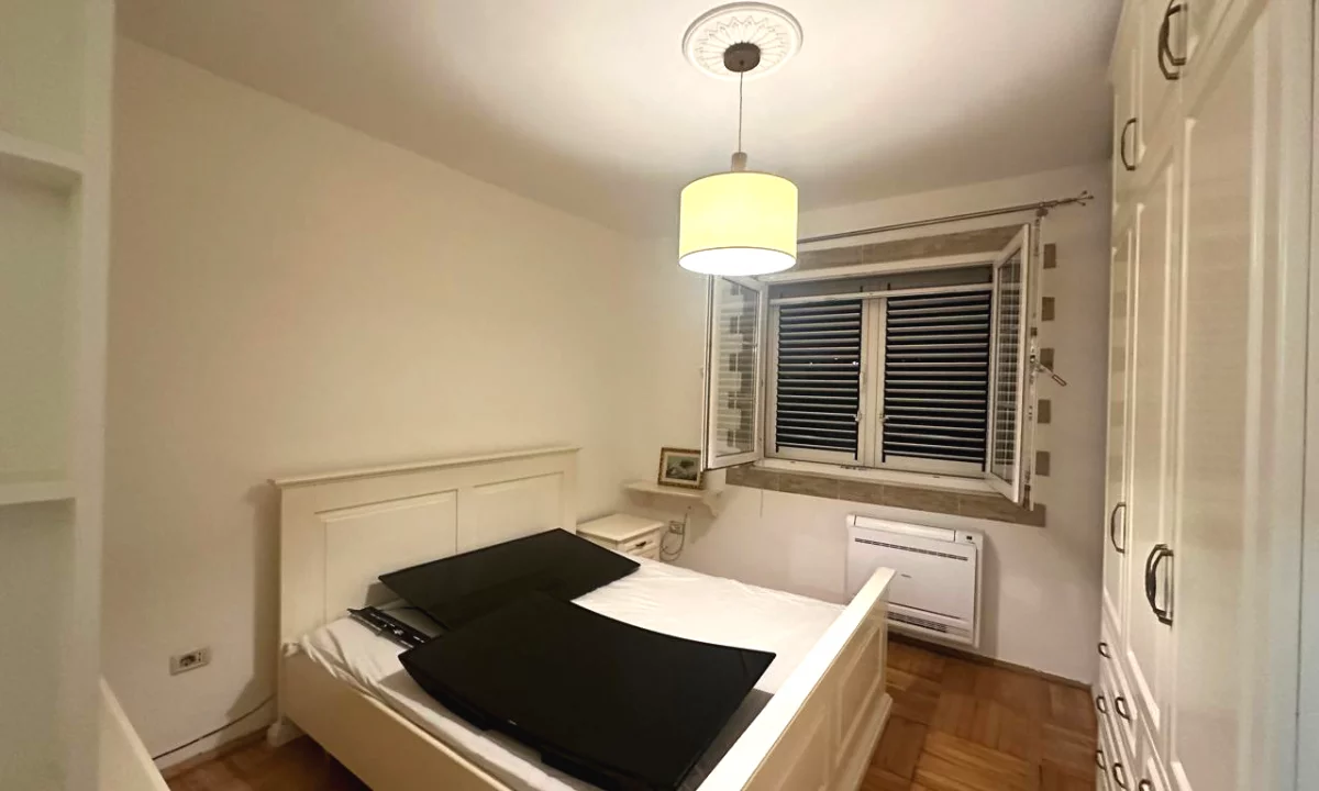 Shtepi ne shitje Apartament ne Tirane, 1+1, Mobilimi E mobiluar, Pagesa 8,500,000  Leke.