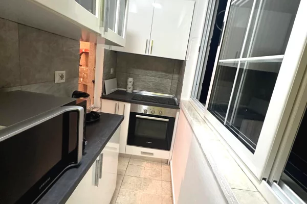 Shtepi ne shitje Apartament ne Tirane, 1+1, Mobilimi E mobiluar, Pagesa 8,500,000  Leke.