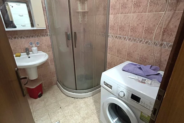 Shtepi me qera Apartament ne Tirane, 2+1, Mobilimi E mobiluar, Pagesa 65,000  Leke.