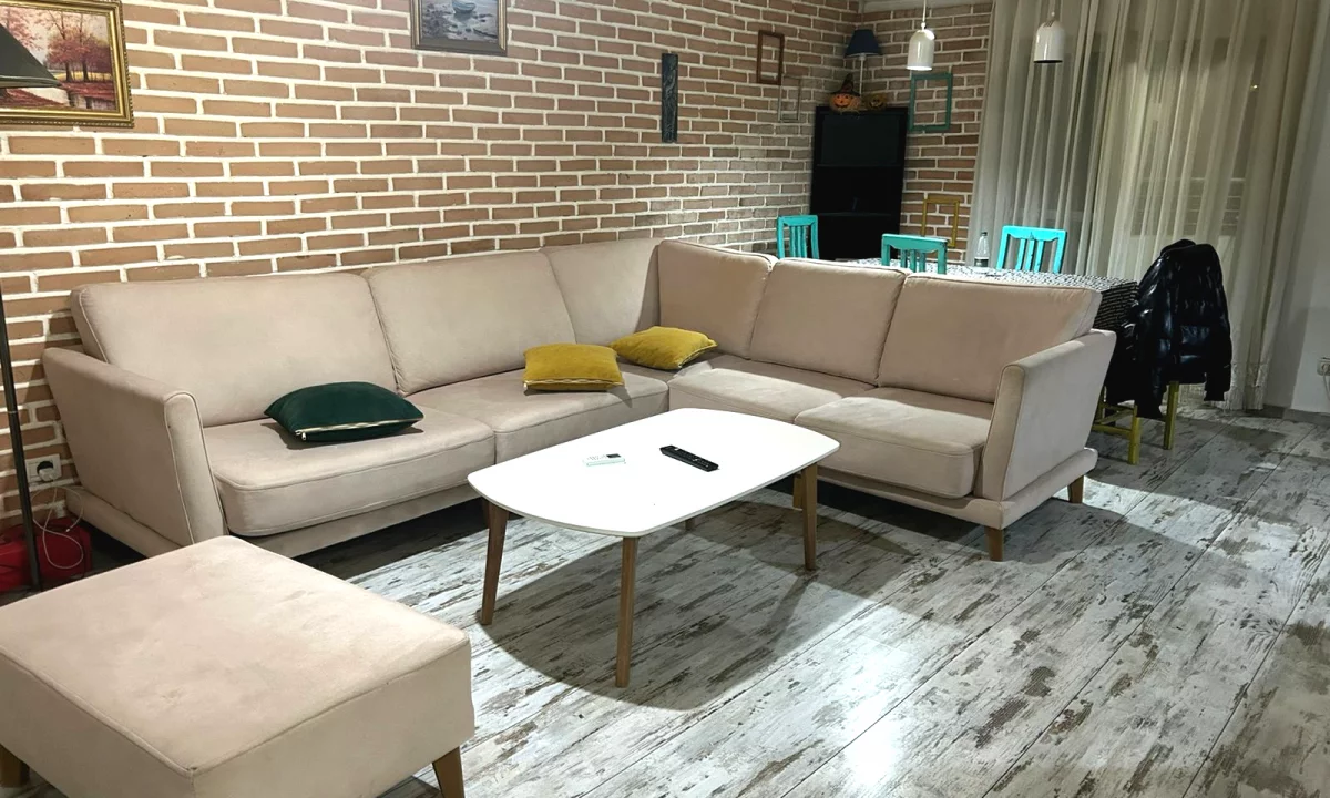 Shtepi me qera Apartament ne Tirane, 2+1, Mobilimi E mobiluar, Pagesa 65,000  Leke.